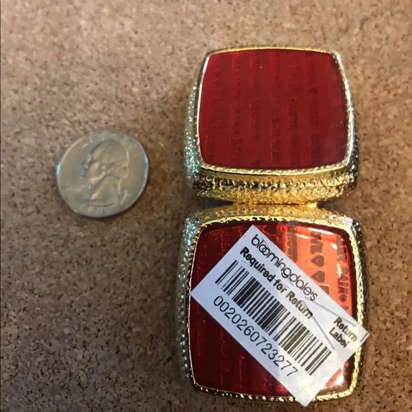 HEAVY SMALL PILL BOX VNTAGE -RED'GOLD-Bloomingdales - 1.5 X 1.5 INCHES- SQUARE - Picture 6 of 6